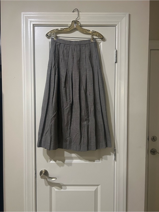 Dresses & Skirts - Classic Gray Pleated Midi Skirt